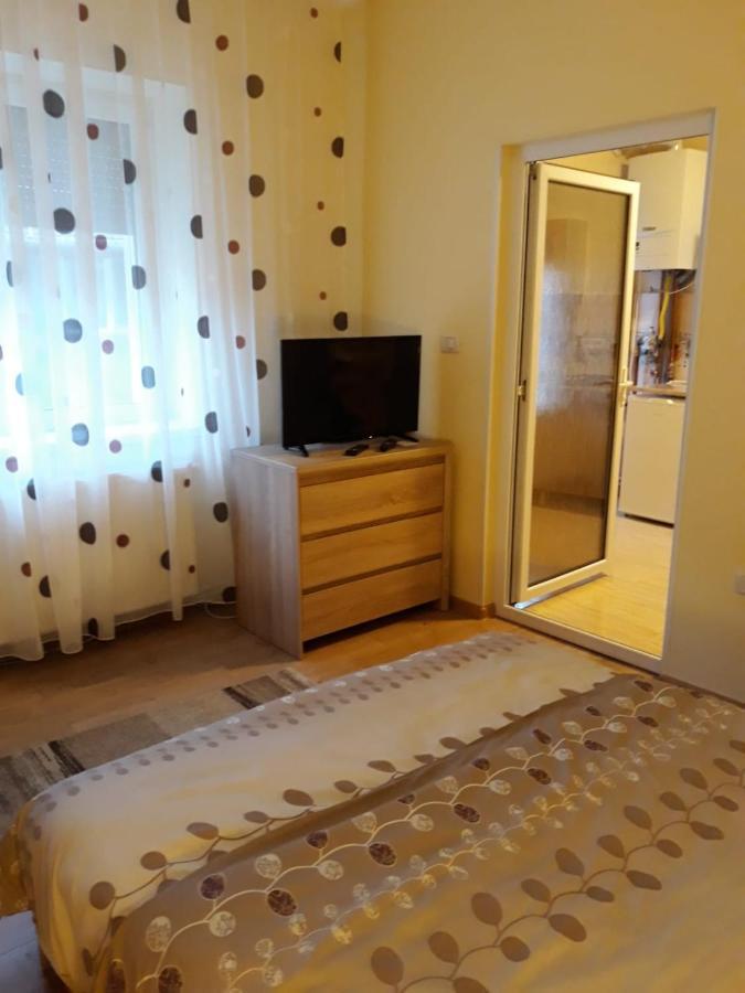 Apartament Andreas Apartment Арад Екстериор снимка