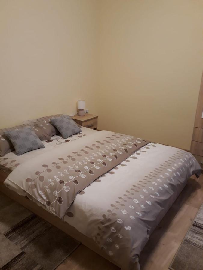 Apartament Andreas Apartment Арад Екстериор снимка