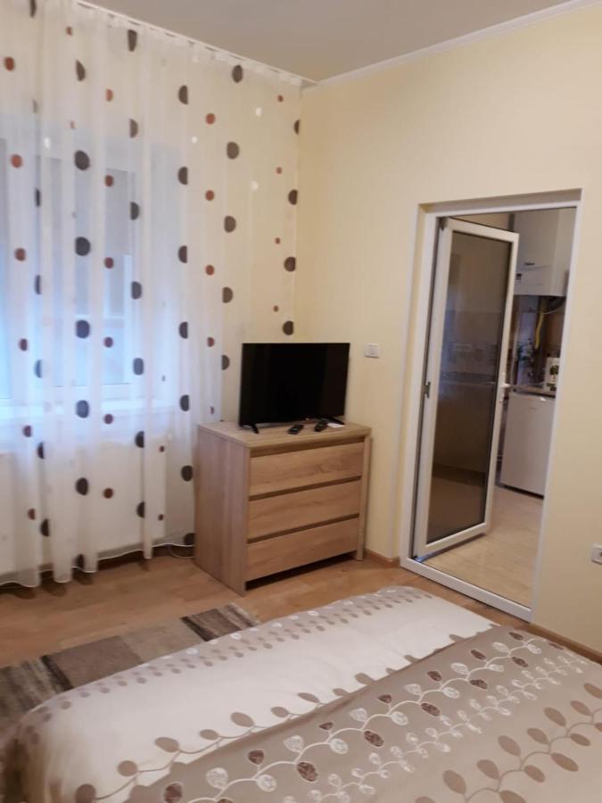 Apartament Andreas Apartment Арад Екстериор снимка